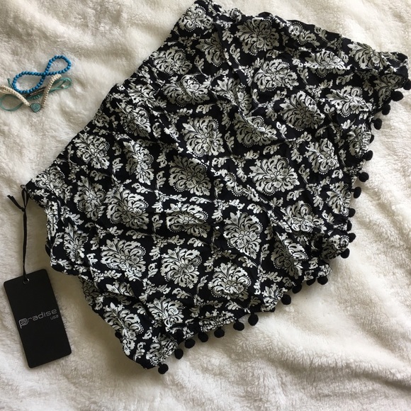 Boho Damask Pom Pom Trim Shorts - Picture 4 of 8